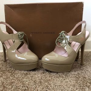 Audrey Brooke Clarissa Pumps 5 1/2
